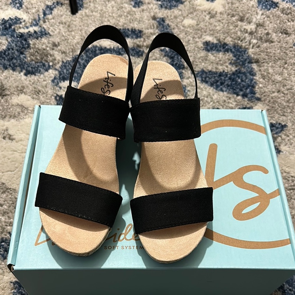 Life Stride Black and Cream Sandals with Cushioned Footbed